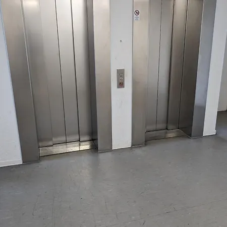 Near Train Station * שטוטגרט